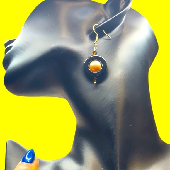 255. Elegant Black and Gold Handmade Earrings - Picture 4 of 7